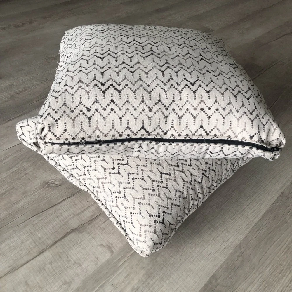 Lewiston style decorative 18” throw pillows.